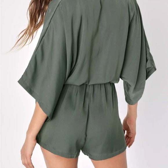 Lulus like new olive romper - Picture 3 of 4